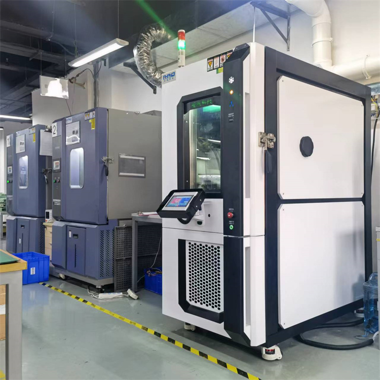 泥龍?jiān)鷰в酶叩蜏貪裨囼?yàn)箱